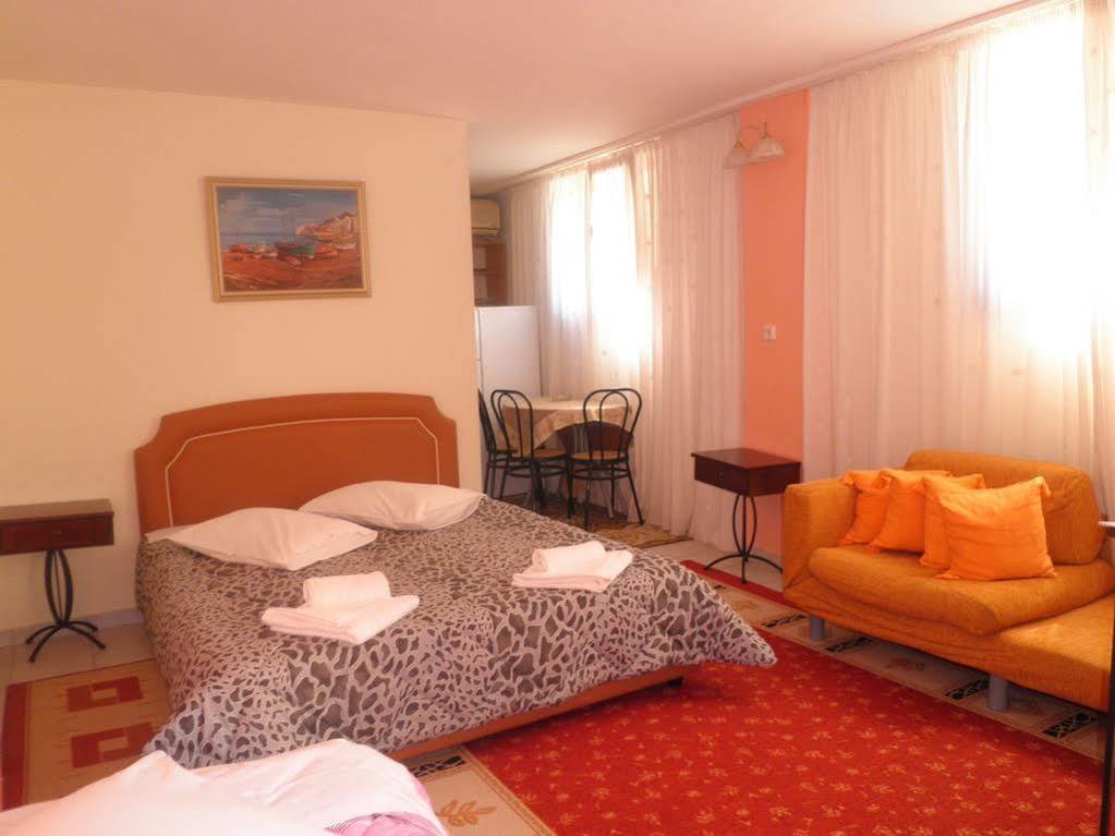 נאפפליו Bonne Nuit Pension מראה חיצוני תמונה