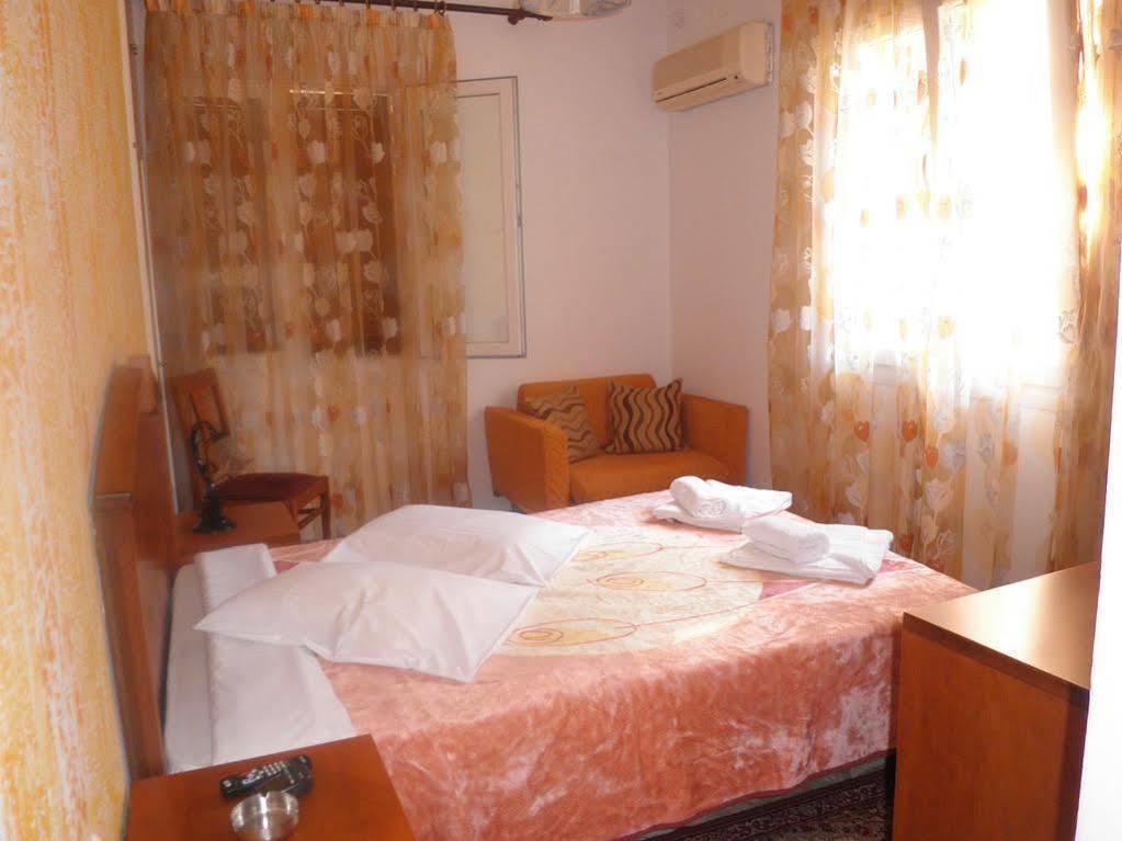 נאפפליו Bonne Nuit Pension מראה חיצוני תמונה