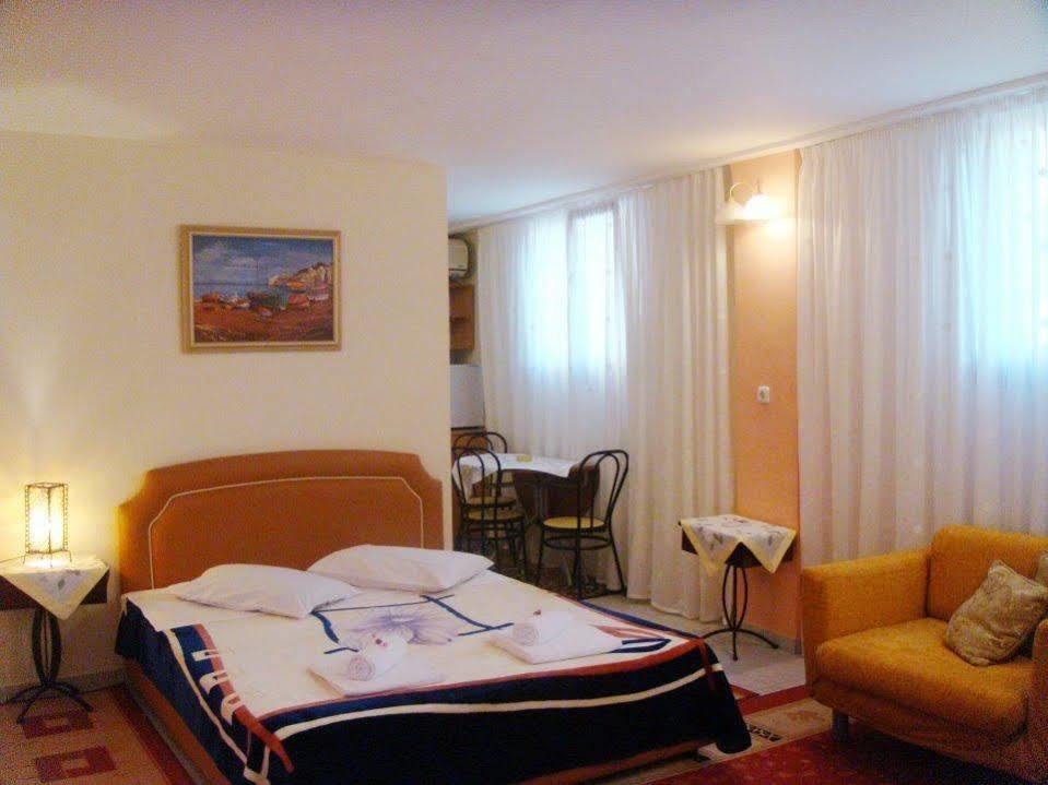 נאפפליו Bonne Nuit Pension מראה חיצוני תמונה